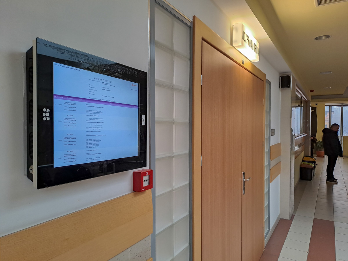 Dyscyplinarka na telefon, pensja na gębę, obowiązki na żądanie. Co działo się w firmach realizujących dotacje z Czystego Powietrza?