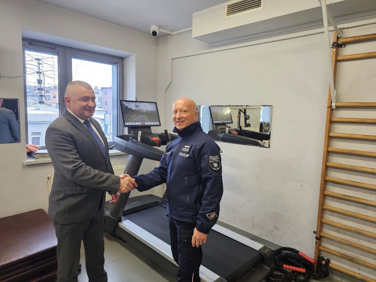 Sprawni i gibcy. Policjanci będą mogli ćwiczyć na nowej bieżni