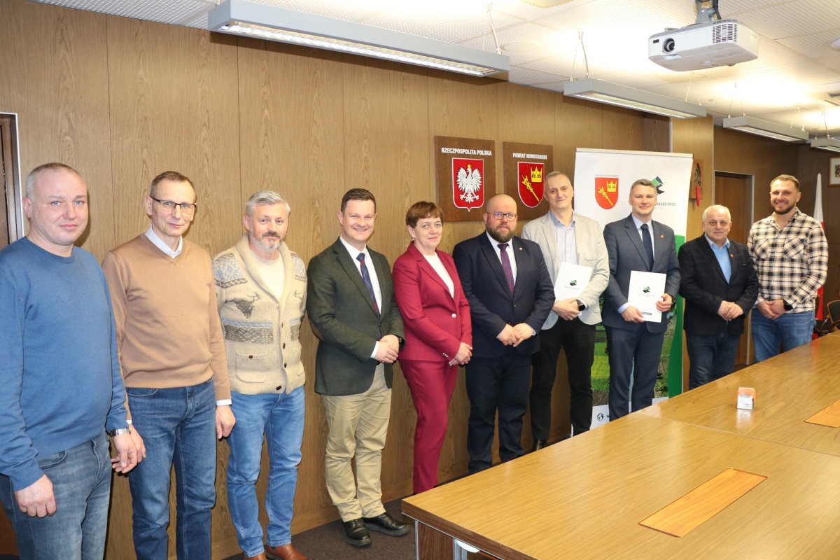 Dział: rusza rozbudowa 1,2 km drogi powiatowej