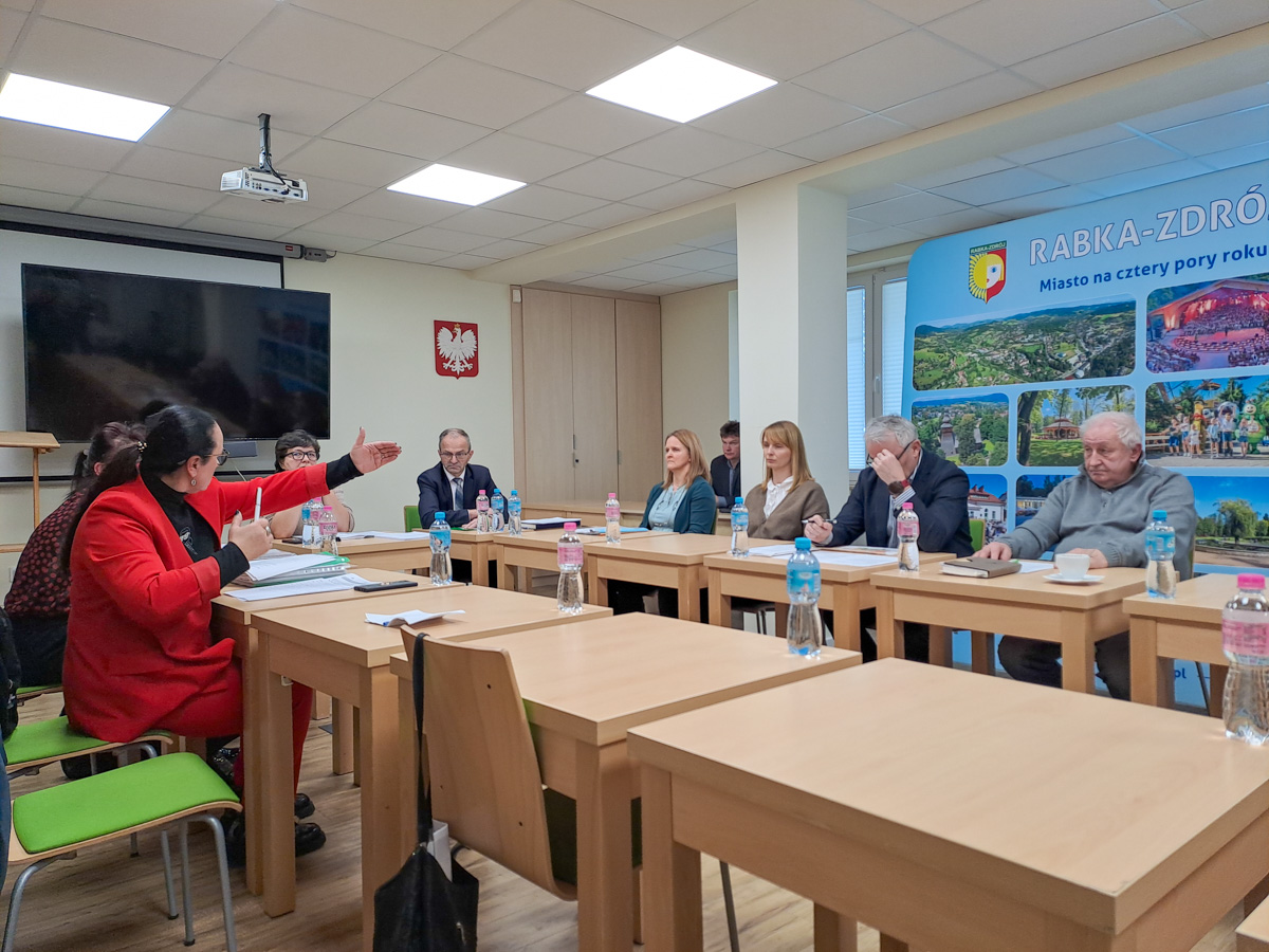 Aż jedenaście masztów telefonii komórkowej naliczyli mieszkańcy uzdrowiska, a w planach kolejny. Burmistrz rozkłada ręce