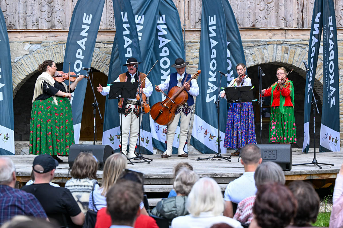 Koncert "Hej tam spod Tater" w ogrodzie Czerwonego Dworu (zdjęcia)