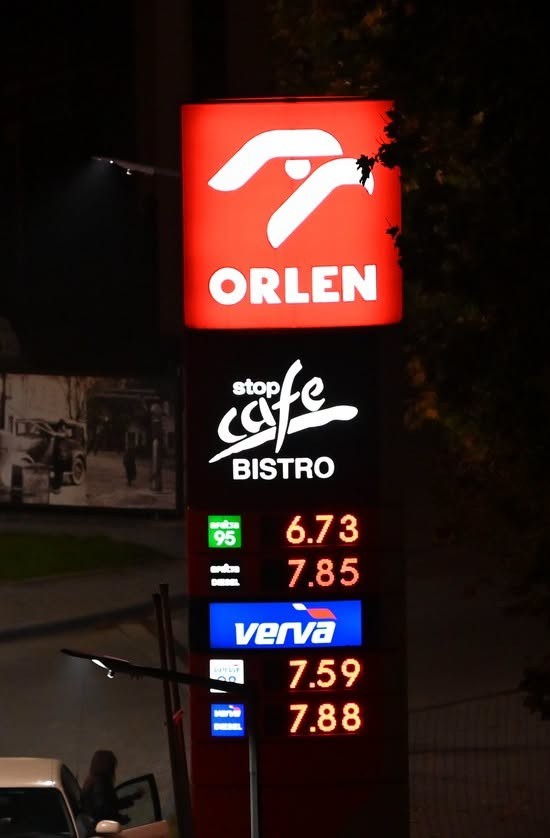 Ceny paliw mocno w dół. Benzyna po około 6,70 zł, diesel po 7,60 zł