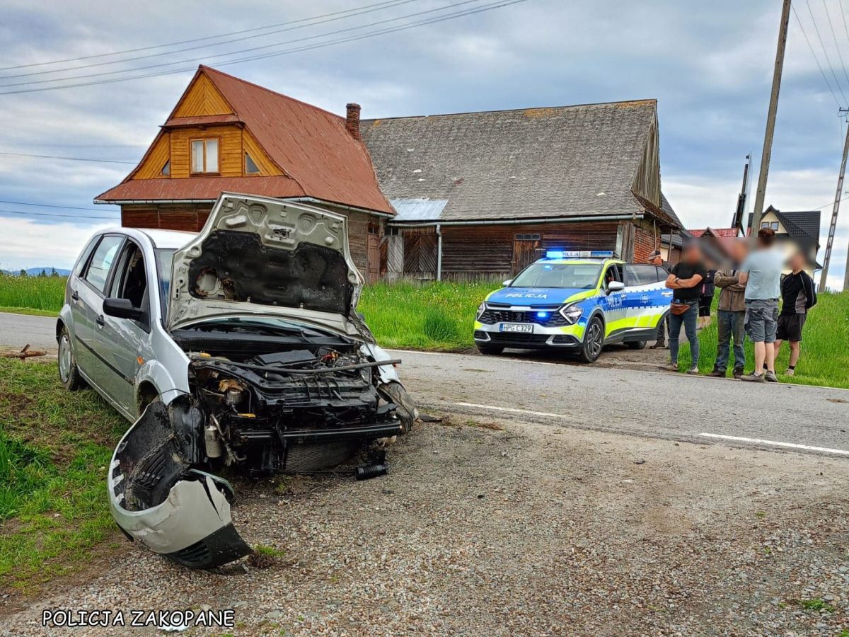 Pijany kierowca rozbił się samochodem w Sierockiem