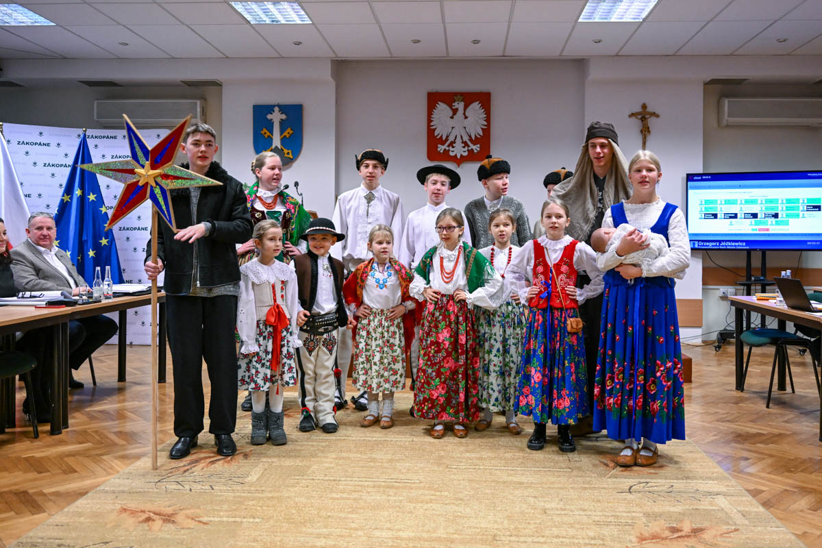 Kolęda zamiast debat. Nietypowy początek sesji Rady Miasta Zakopanego (zdjęcia)