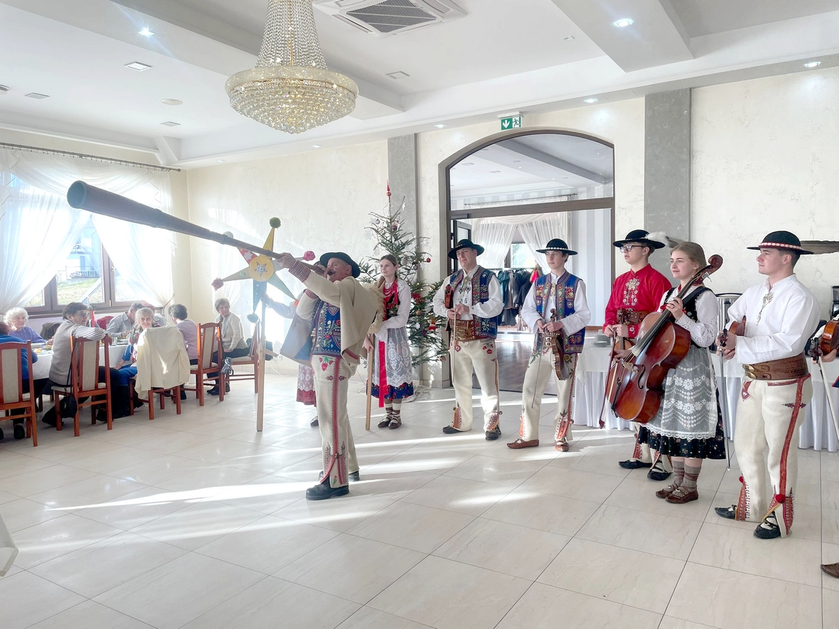 Ponad 100 seniorów zasiadło do stołu podczas gminnej wigilii w Krościenku