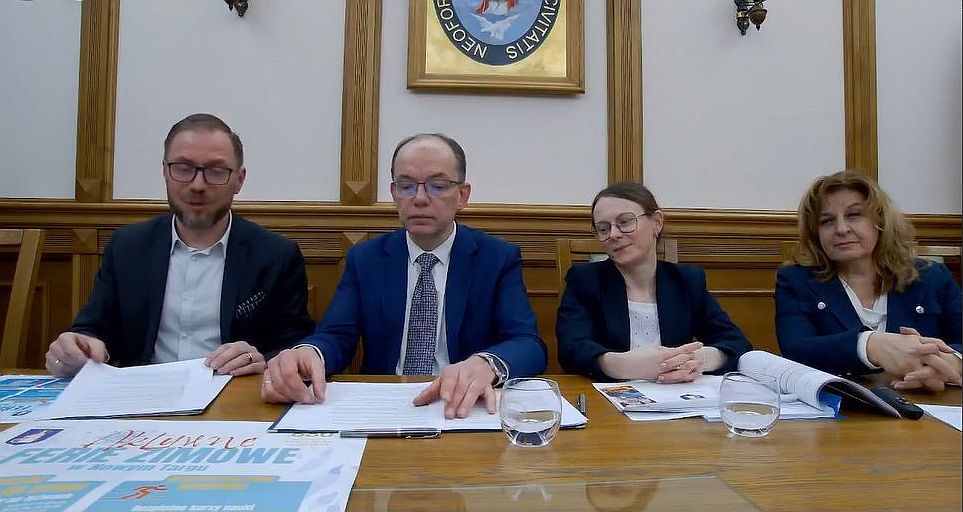 Burmistrzowie i urzędnicy mówią o planach inwestycyjnych Miasta oraz ofercie feryjnej dla młodych nowotarżan