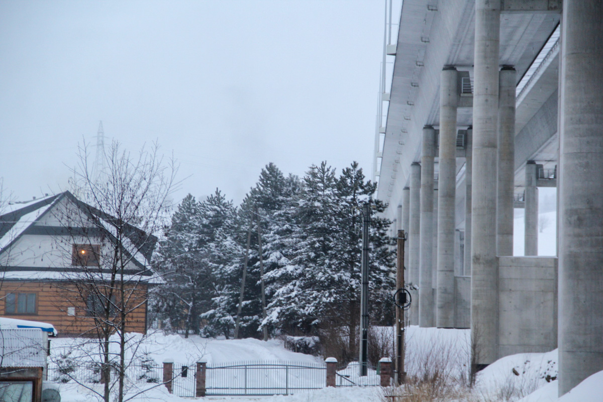 687 metrów strachu. Na estakadzie w Lasku wciąż nie ma zabezpieczeń