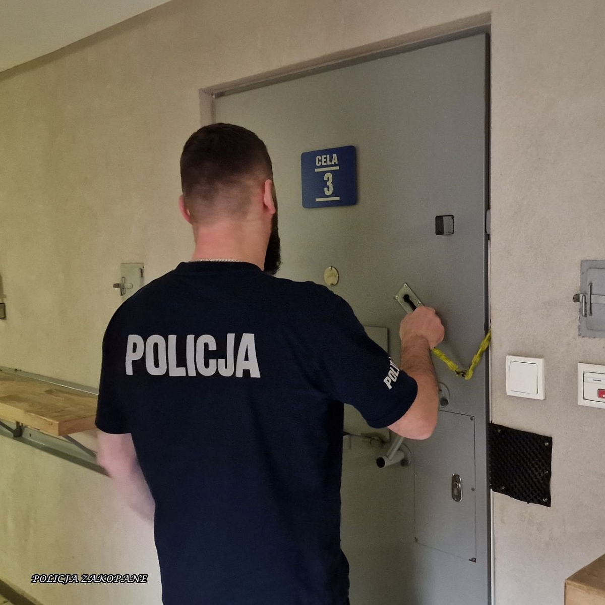 Trzymiesięczny areszt dla dwóch mężczyzn. Jeden groził rodzinie, drugi usłyszał pięć zarzutów
