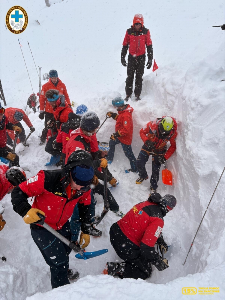 TOPR podał szczegóły tragicznego wypadku w Tatrach. Ciało turysty 3 metry pod śniegiem