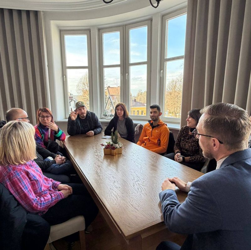 Madziarscy goście zwiedzali Nowy Targ. Miasto liczy na turystów z Węgier