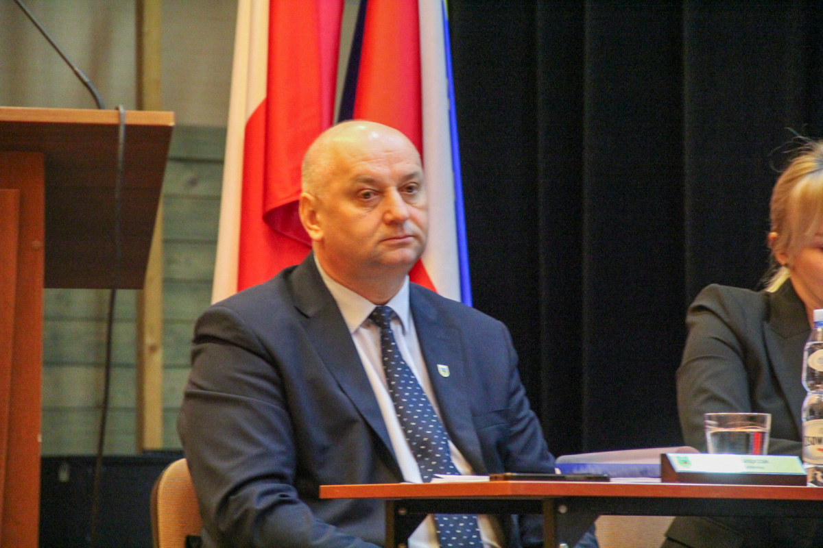 Ile zarabia wójt? Stanisław Kasprzak podlicza, my prześwietlamy jego majątek