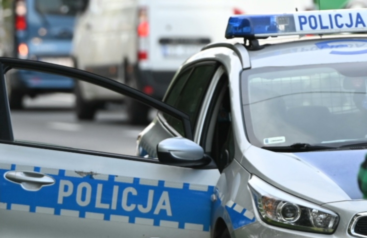 Z siekierą na automat z drobniakami