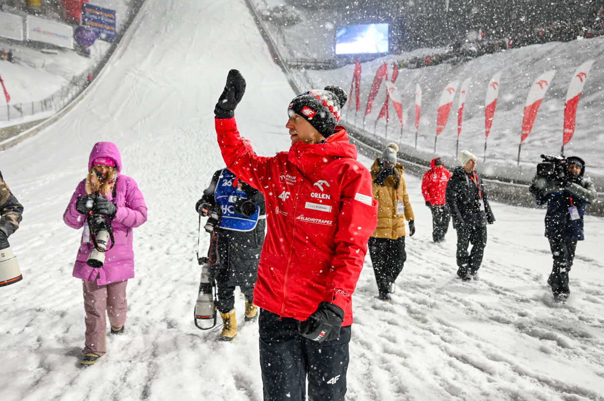 Ostatni skok Kamila Stocha. - Puściły mi nerwy - wyznał sportowiec (zdjęcia)
