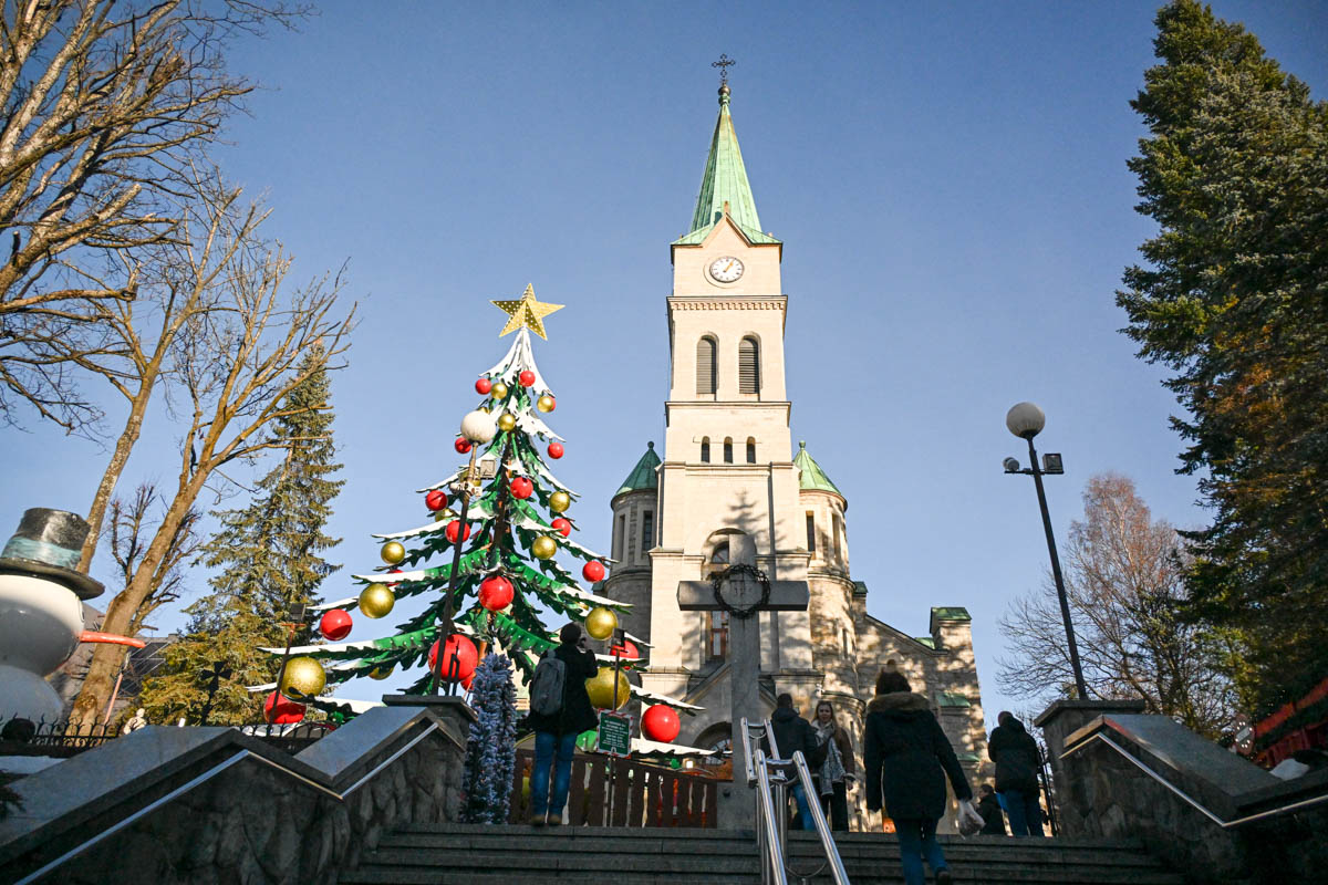 Karuzela zniknęła, spór trwa. Metropolita chce rozmów ws. kontrowersyjnej instalacji przy sanktuarium